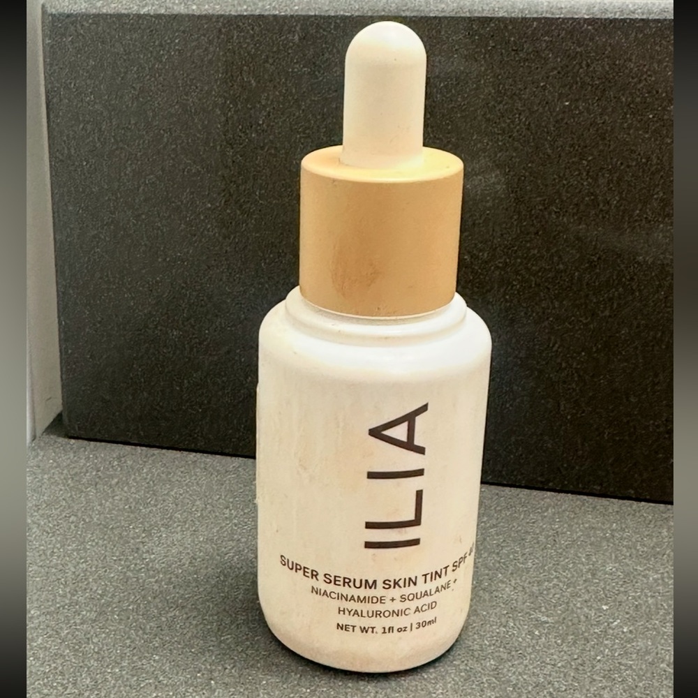 Ilia skin tint. Used max 4 times. Nearly full.